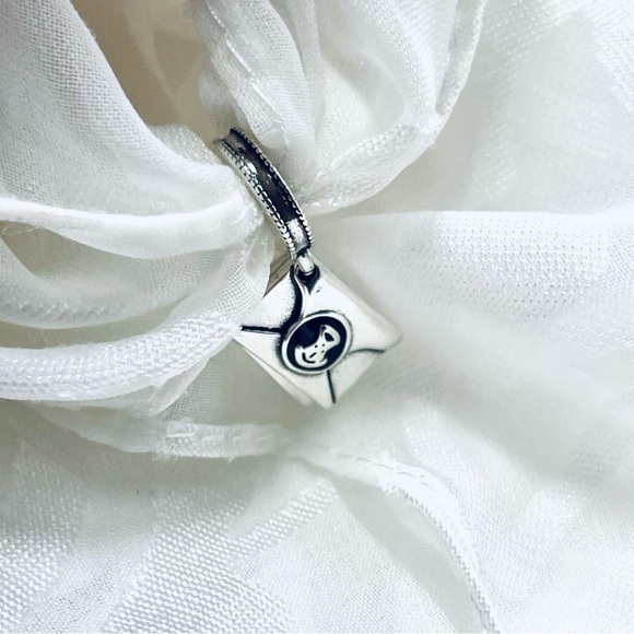 📜 NWOT Hogwarts Acceptance Letter Charm – Harry Potter ✨ - Picture 2 of 14